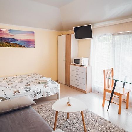 Guest House Butterfly Wing Odessa Exterior foto