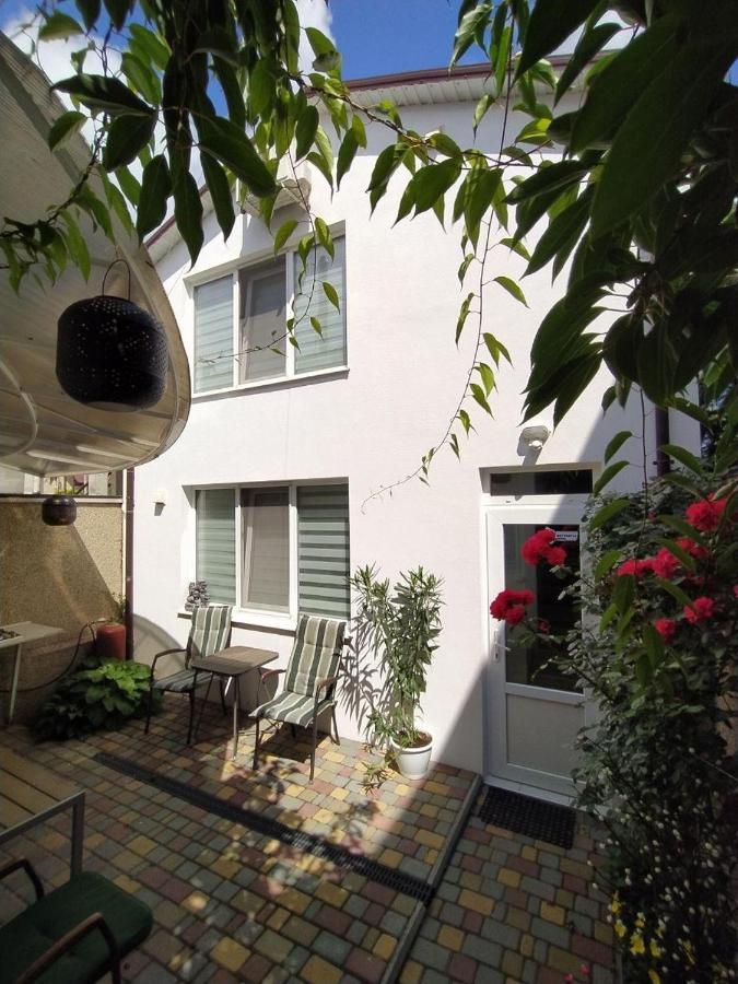 Guest House Butterfly Wing Odessa Exterior foto