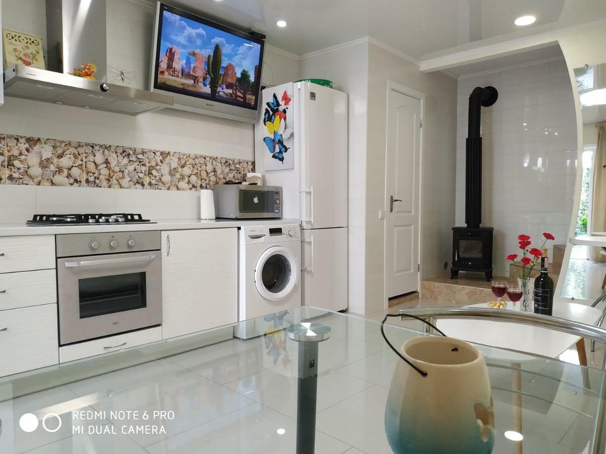 Guest House Butterfly Wing Odessa Exterior foto