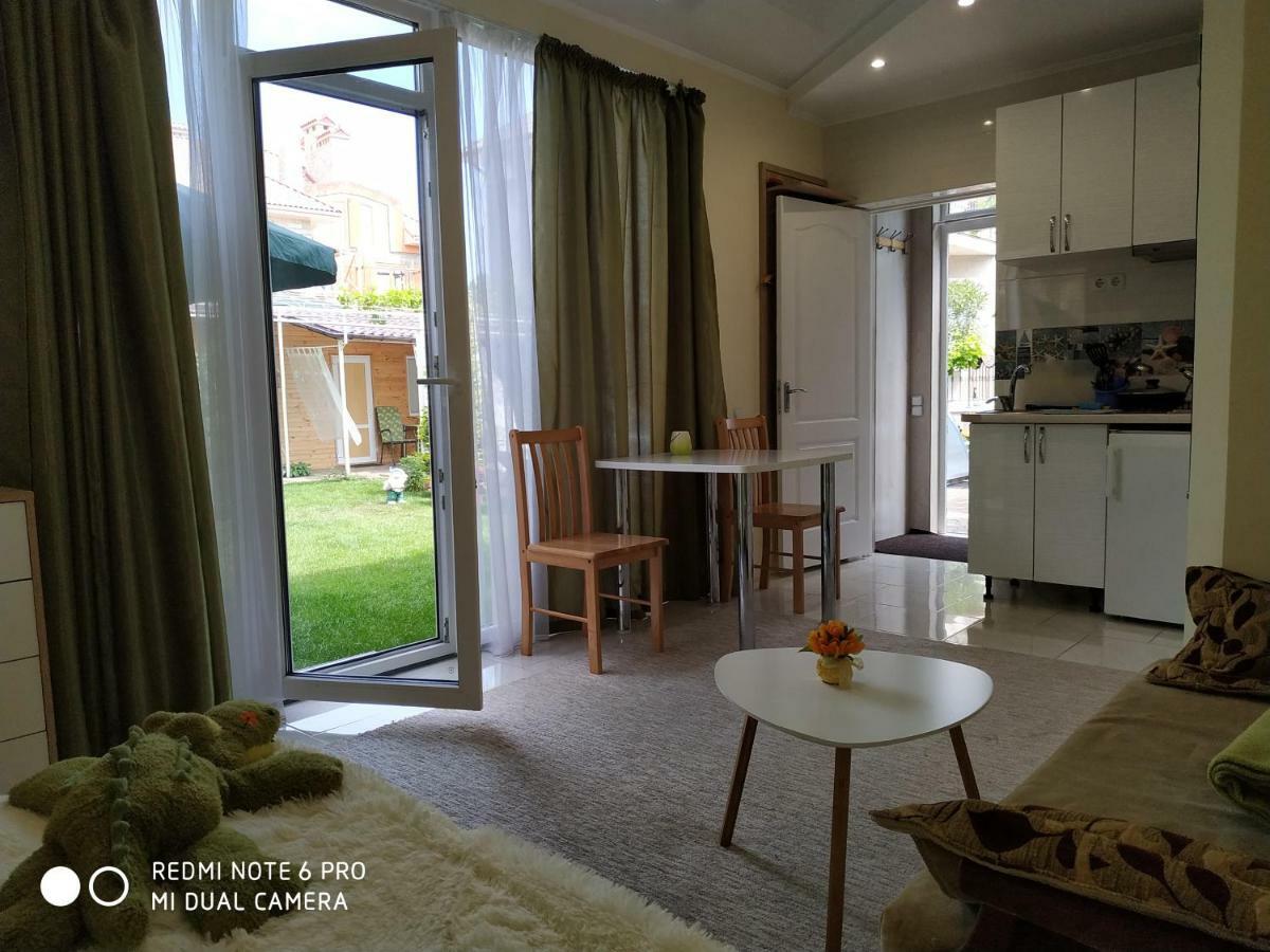Guest House Butterfly Wing Odessa Exterior foto