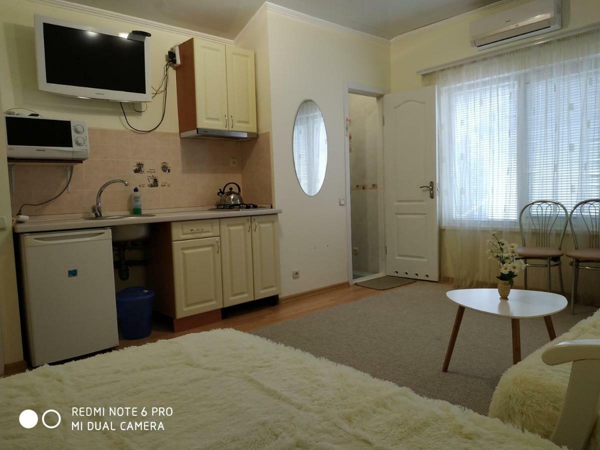 Guest House Butterfly Wing Odessa Exterior foto