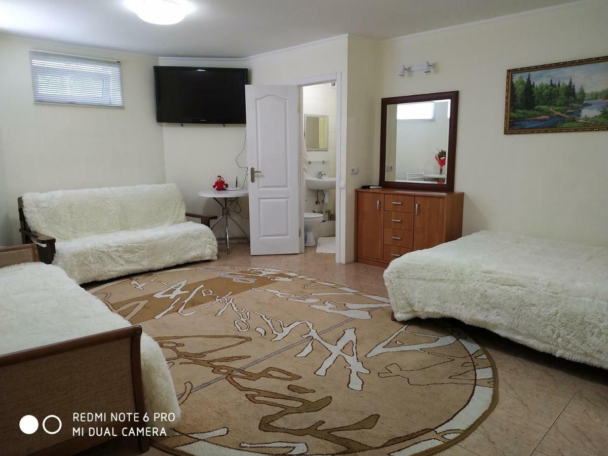 Guest House Butterfly Wing Odessa Exterior foto
