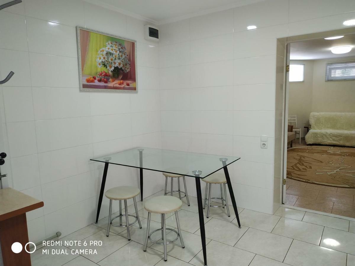 Guest House Butterfly Wing Odessa Exterior foto